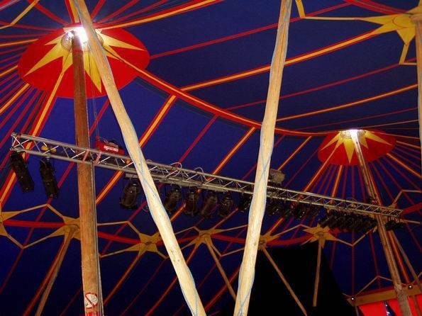 2 Zirkuszelte, Chapiteau 18m Ø mit Prüfbuch, TÜV, Zubehör, auf 2 Möbelwagen