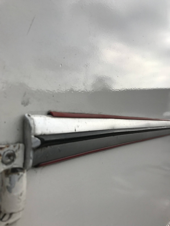 Suche Aluminium Zierleiste für Wohnwagen (Füllerleiste)