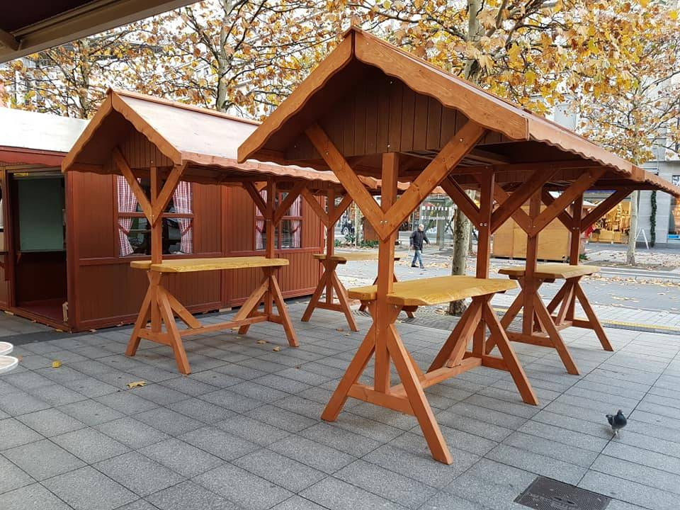 Überdachter Stehtisch