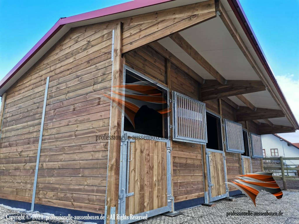 Aussenbox Pferdestall, Pferdebox, Weidehütte mit Fressgitter