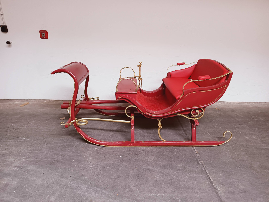 einmaliger restaurierter Weihnachtsmannschlitten / Schlitten